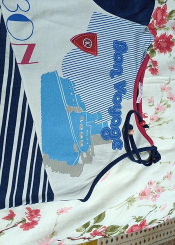 Renkli Baskılı Mavi Tişört. - Görsel 4