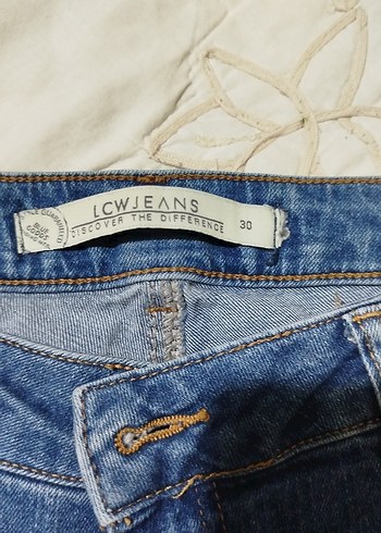 LCW Kadın Mavi Bol Kesim Denim Şort - Görsel 3