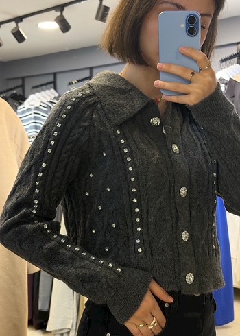 Düğmeli Siyah Nakışlı Kadın Hırka - Görsel 7