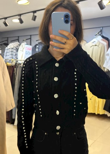 Düğmeli Siyah Nakışlı Kadın Hırka - Görsel 4