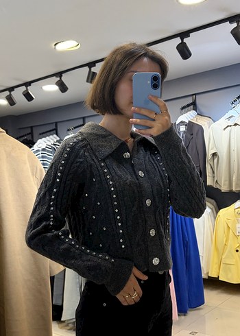 Düğmeli Siyah Nakışlı Kadın Hırka - Görsel 5