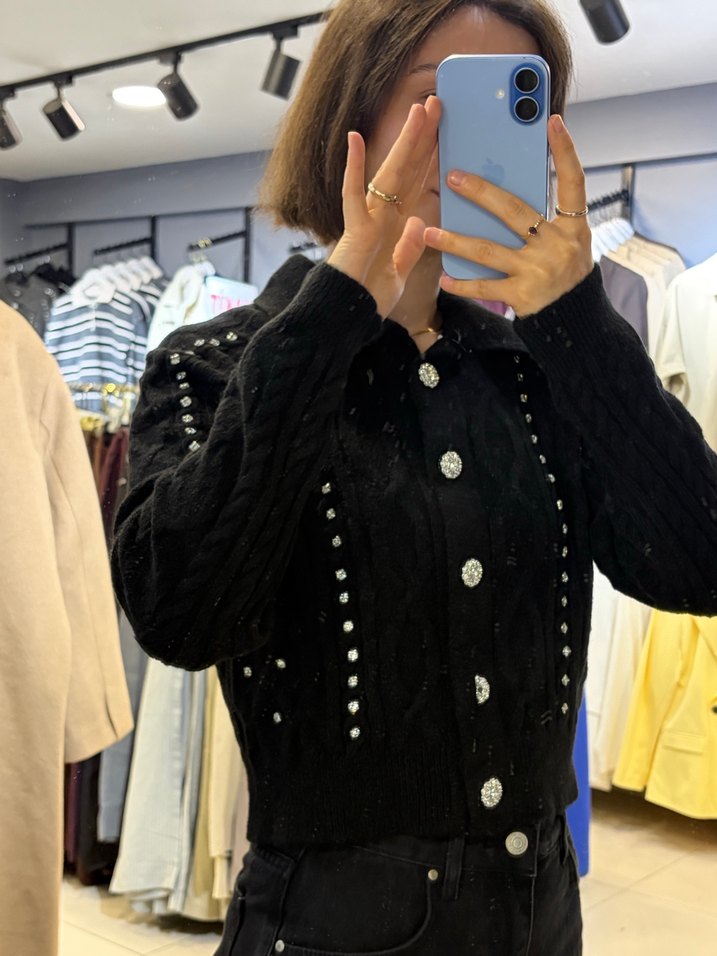 Düğmeli Siyah Nakışlı Kadın Hırka - Görsel 2