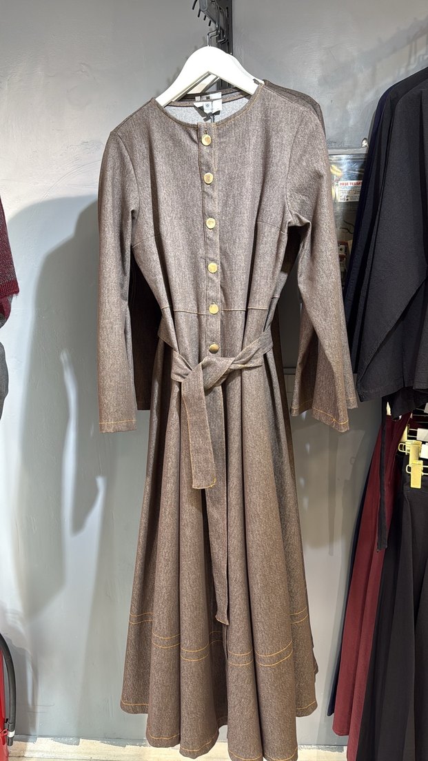 Düğmeli Uzun Kollu Kahverengi Kadın Elbise - Görsel 2