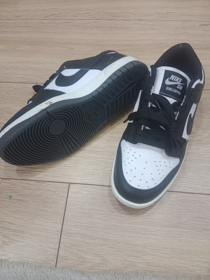 Nike Siyah Beyaz Bağcıklı Spor Ayakkabı - Görsel 3