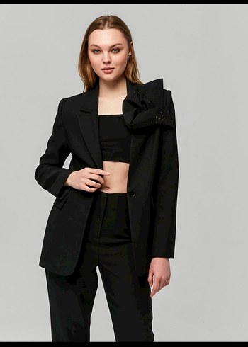 Düğmeli Siyah Çiçek detaylı kadın ceket - Görsel 2