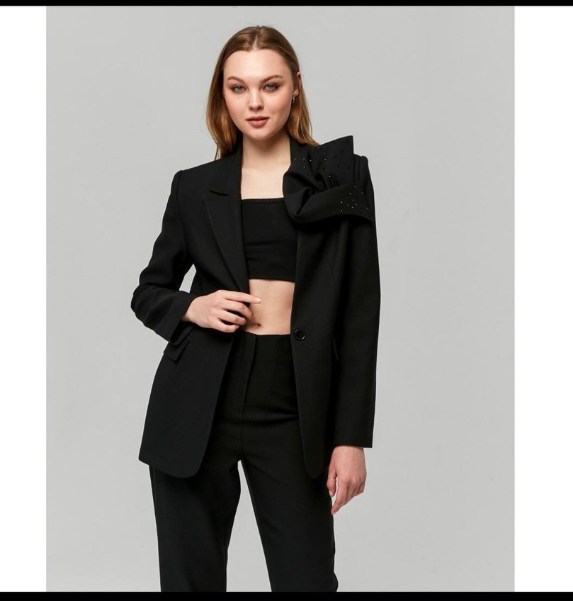 Düğmeli Siyah Çiçek detaylı kadın ceket - Görsel 2