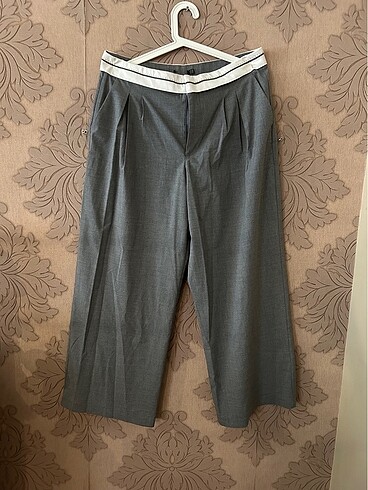BERSHKA pantolon