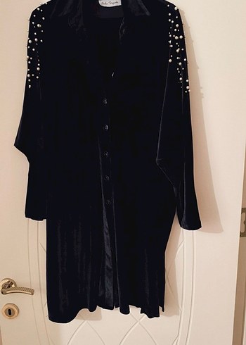 Seda Tiryaki. Uzun Siyah Kadife Nakışlı Kadın  pantolonlu takım - Görsel 2