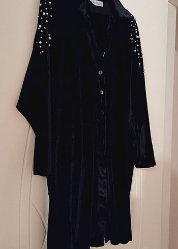 Seda Tiryaki. Uzun Siyah Kadife Nakışlı Kadın  pantolonlu takım - Görsel 3