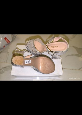 Marka temsilidir. 
Gri Pul DetayPlatform Topuklu Abiye Ayakkabı - Görsel 3