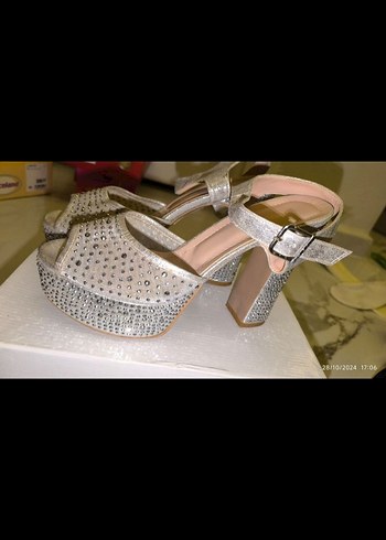 Marka temsilidir. 
Gri Pul DetayPlatform Topuklu Abiye Ayakkabı - Görsel 4