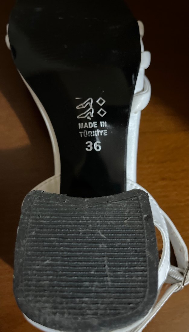 Beyaz Tokalı Kadın Sandalet Blok Topuk - Görsel 5