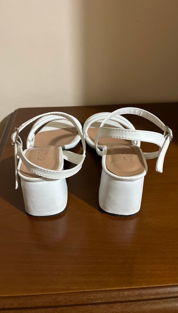 Beyaz Tokalı Kadın Sandalet Blok Topuk - Görsel 3