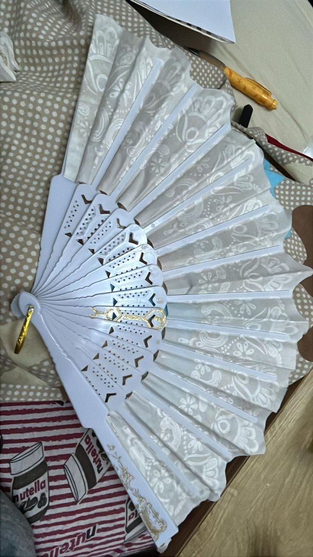 Beyaz Altın Desenli Katlanabilir Yelpaze - Görsel 2