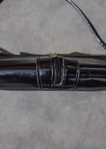 Siyah Parlak Yılan Desenli Deri Kadın Çanta - Görsel 4