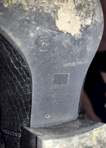 Siyah Yılan Derisi Desenli Topuklu Kadın Bot - Görsel 5