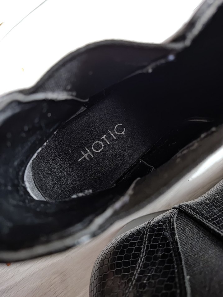 Siyah Yılan Derisi Desenli Topuklu Kadın Bot - Görsel 4