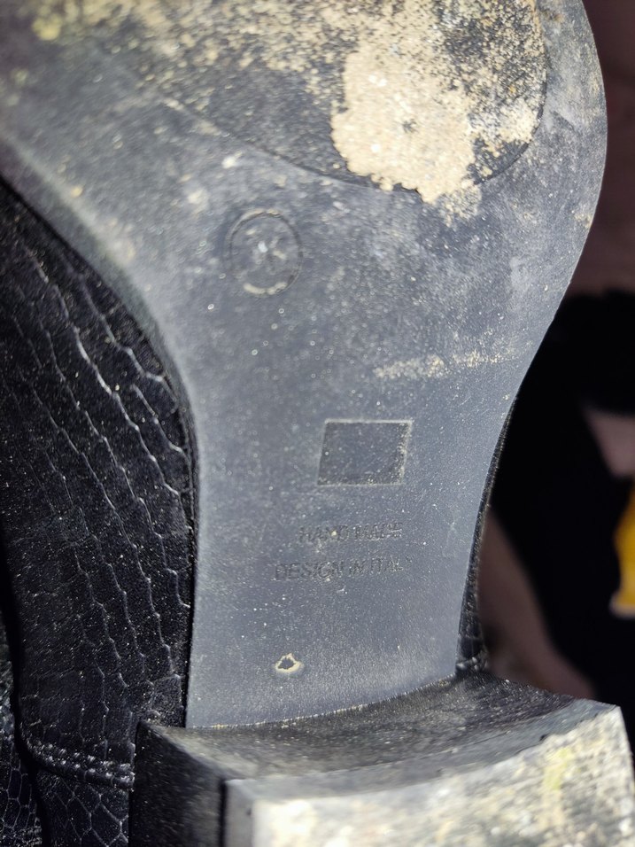 Siyah Yılan Derisi Desenli Topuklu Kadın Bot - Görsel 5