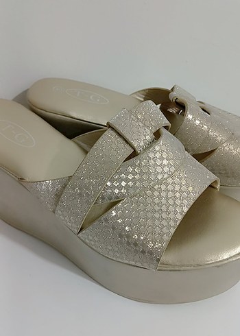 Beyaz Yılan Desenli Dolgu Topuk Terlik - Görsel 3