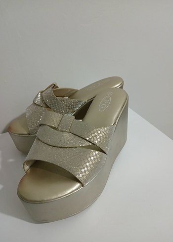 Beyaz Yılan Desenli Dolgu Topuk Terlik - Görsel 5