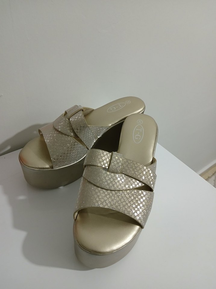 Beyaz Yılan Desenli Dolgu Topuk Terlik - Görsel 4