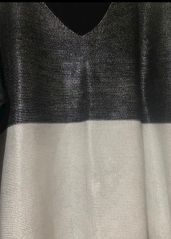 V Yakalı Kadın Parlak Bluz - Görsel 3