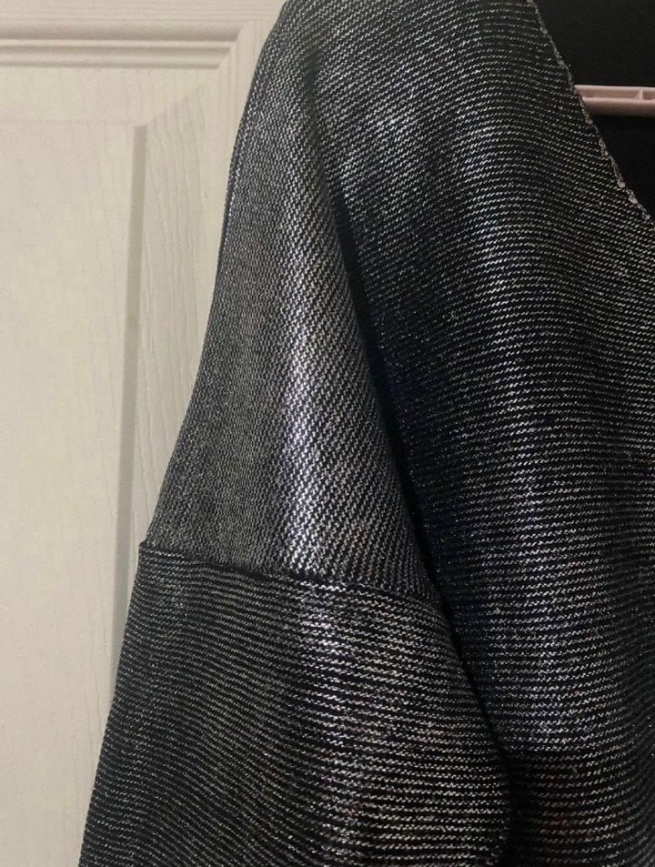 V Yakalı Kadın Parlak Bluz - Görsel 5