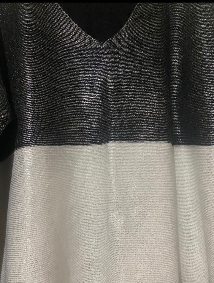 V Yakalı Kadın Parlak Bluz - Görsel 3