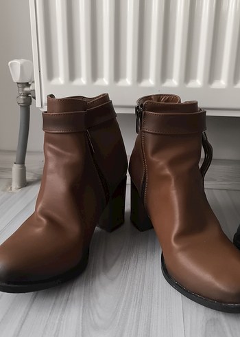 Kahverengi Deri Tokalı Topuklu Kadın Bot - Görsel 2