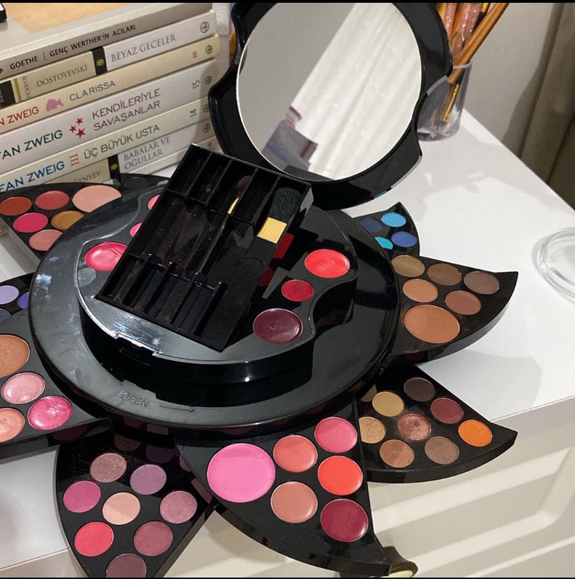 Douglas Çok Renkli makyaj kutusu - Görsel 3