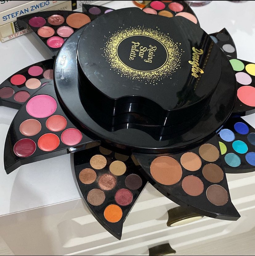 Douglas Çok Renkli makyaj kutusu - Görsel 2