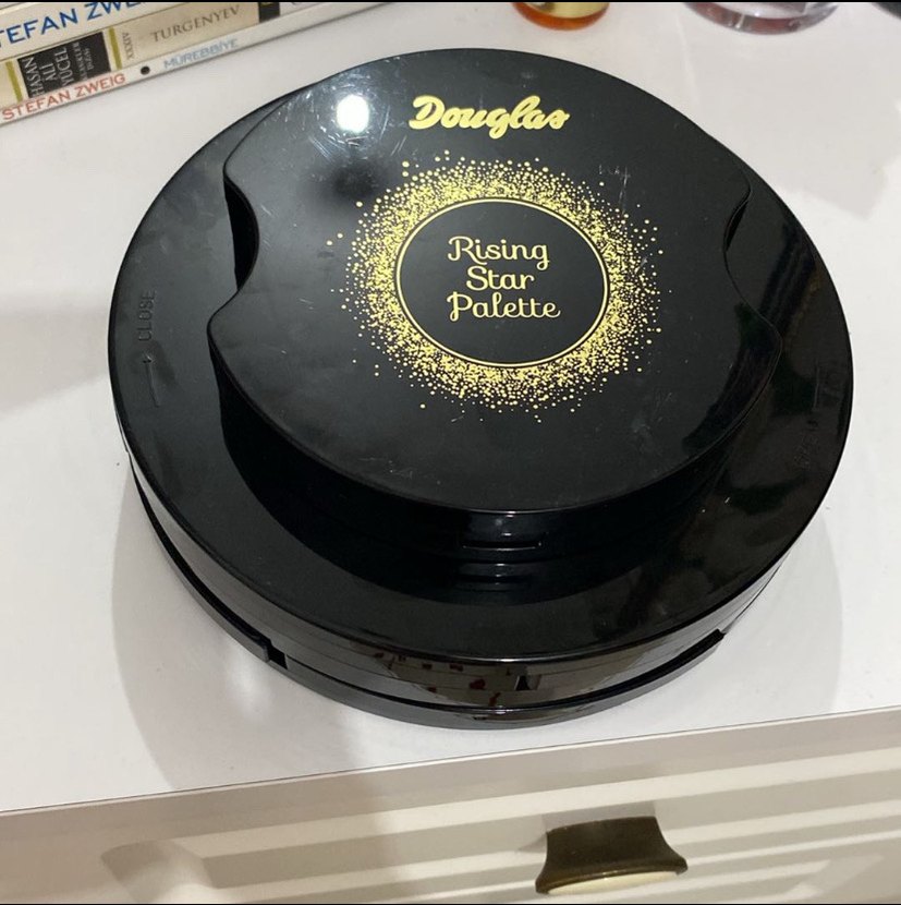 Douglas Çok Renkli makyaj kutusu - Görsel 4