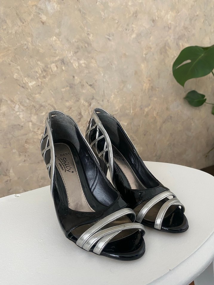 Siyah Rugan deri gri Desenli Tokalı  Topuklu ayakkabı - Görsel 2