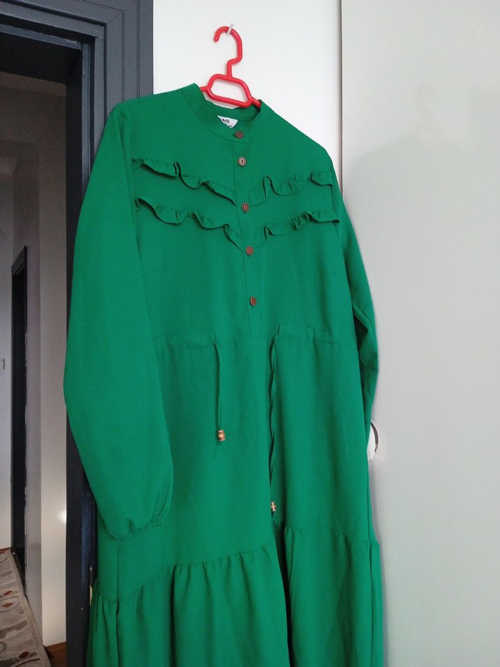 Uzun Kollu Yeşil Volanlı Uzun Elbise - Görsel 2