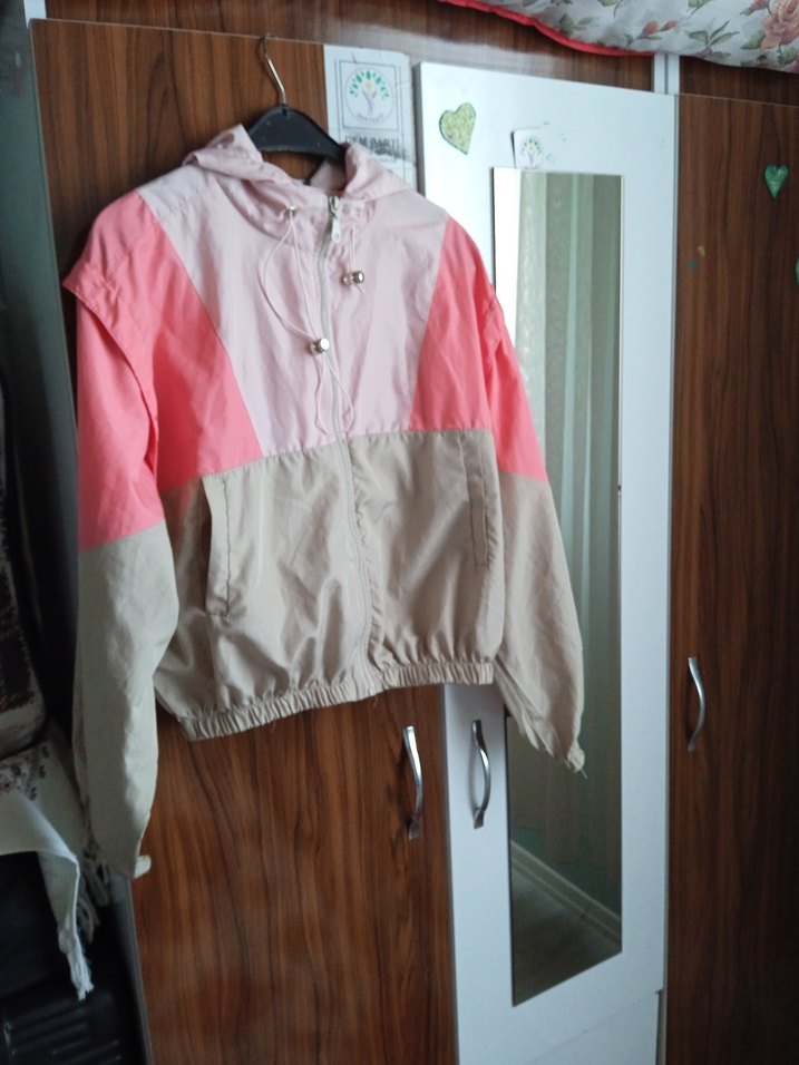 Pembe Kapüşonlu Kısa Kadın mont - Görsel 3