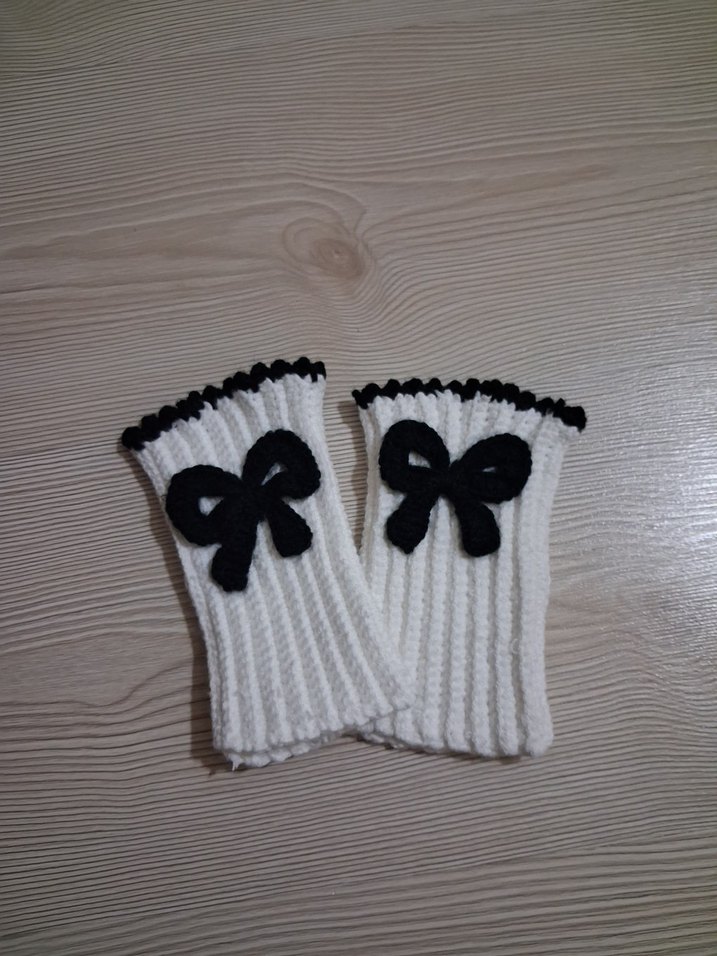 Fiyonklu Beyaz Örgü Eldiven - Görsel 2