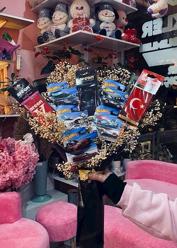 5 hot wheels + 3 areon buketi - Görsel 2