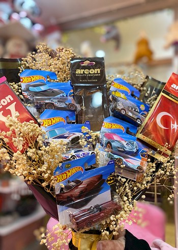 5 hot wheels + 3 areon buketi - Görsel 4