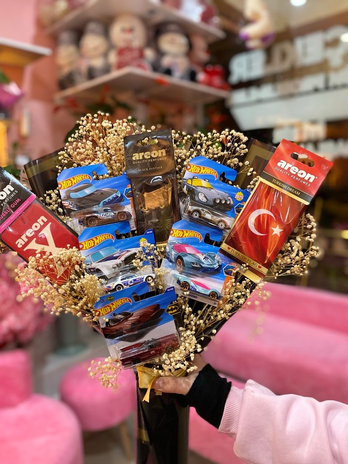 5 hot wheels + 3 areon buketi - Görsel 3
