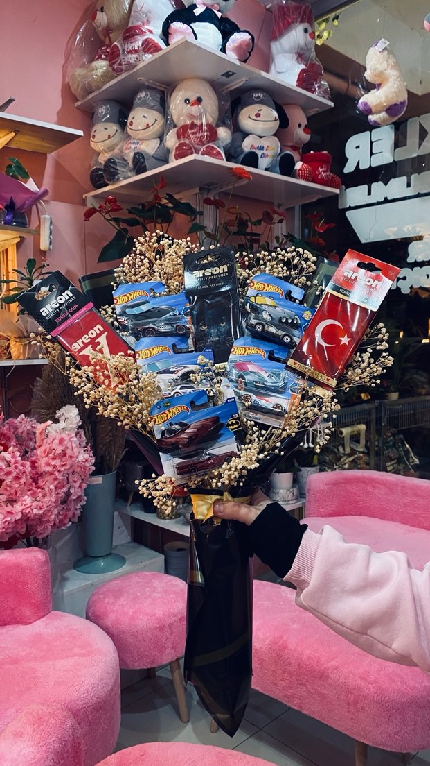 5 hot wheels + 3 areon buketi - Görsel 2