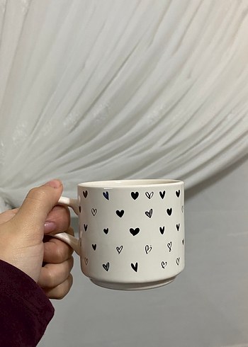 Siyah Kalp Desenli Beyaz Kupa - Görsel 2