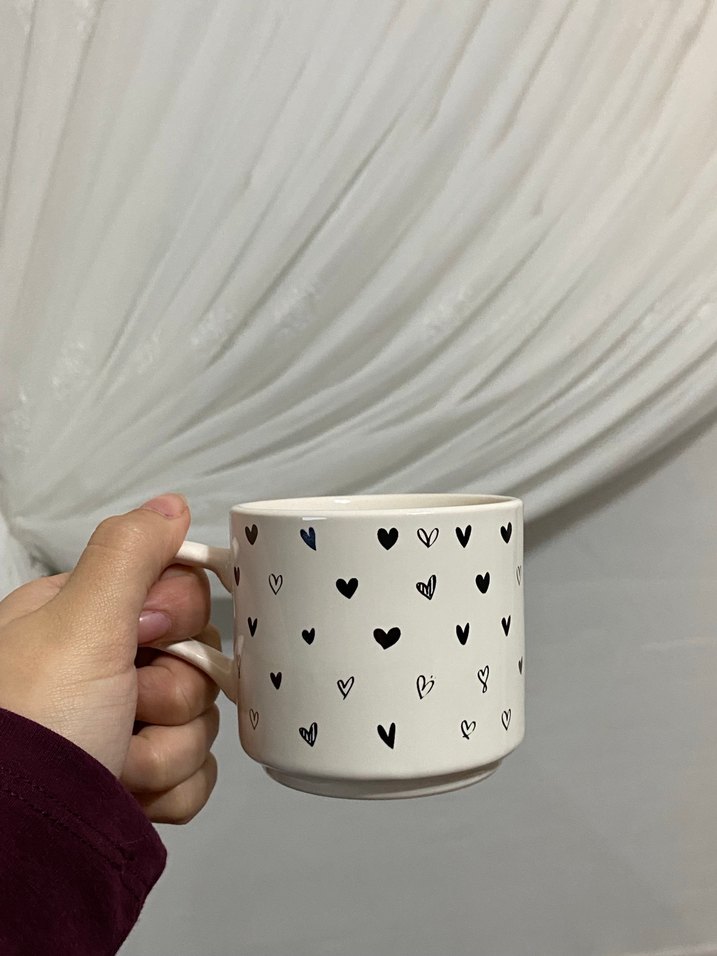 Siyah Kalp Desenli Beyaz Kupa - Görsel 2