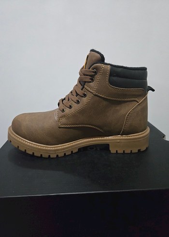 Kahverengi Erkek bot - Görsel 2