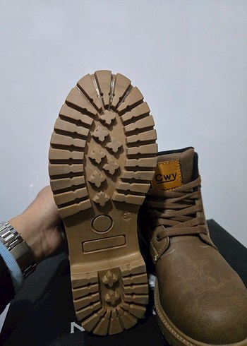 Kahverengi Erkek bot - Görsel 4