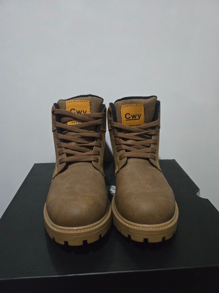 Kahverengi Erkek bot - Görsel 3