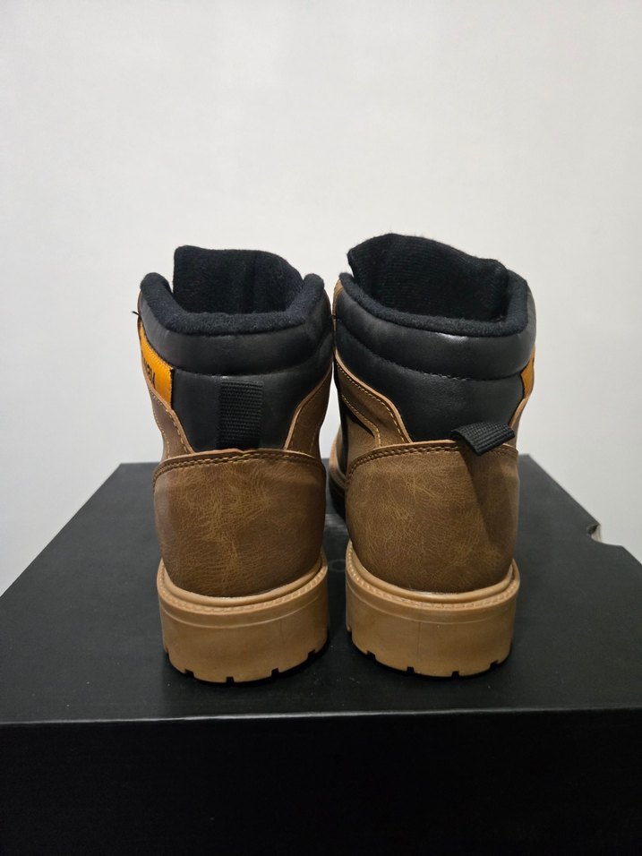 Kahverengi Erkek bot - Görsel 5