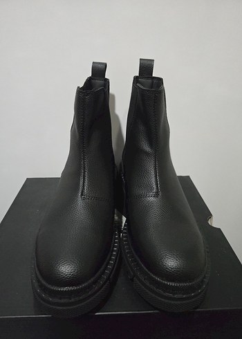 Siyah Erkek Bot - Görsel 3