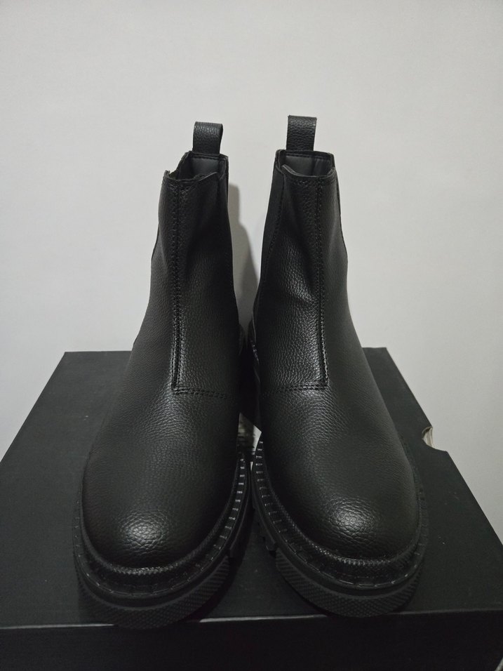 Siyah Erkek Bot - Görsel 3