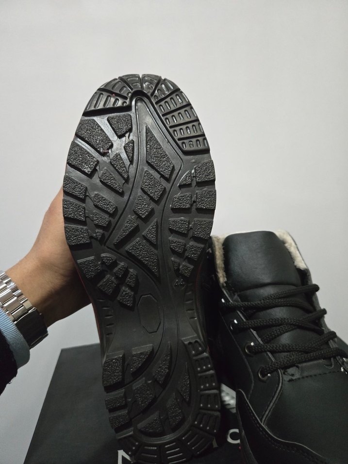 Siyah Kürklü Erkek Spor Bot - Görsel 4