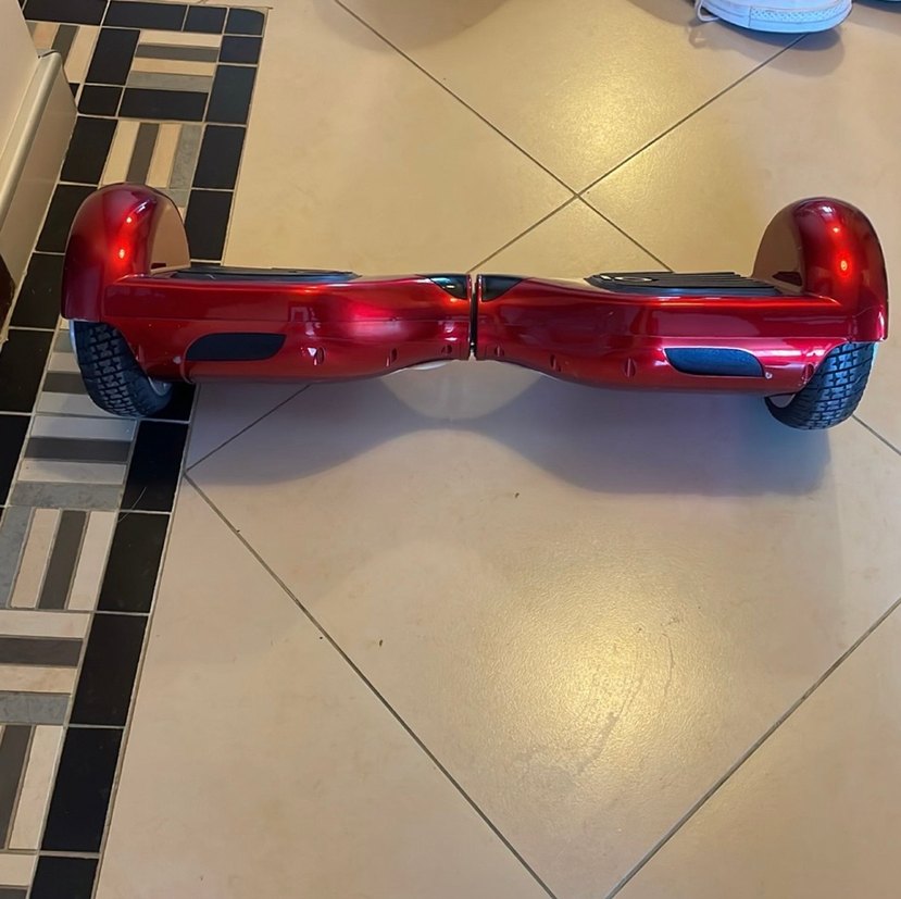 Kırmızı elektrikli kaykay (hoverboard) - Görsel 3
